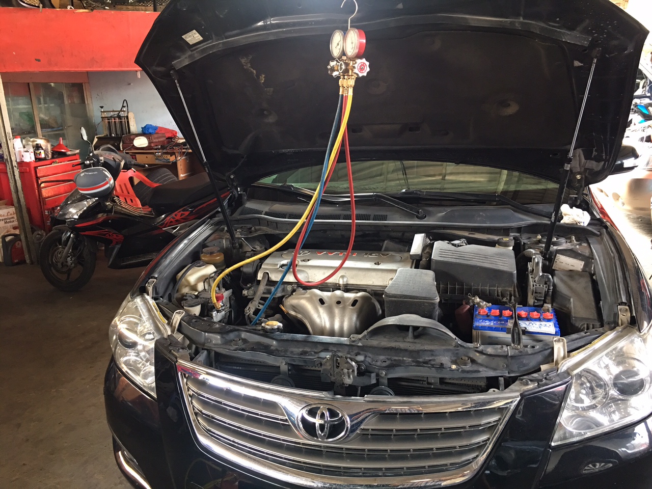 Garage chuyên sửa chữa xe ô tô